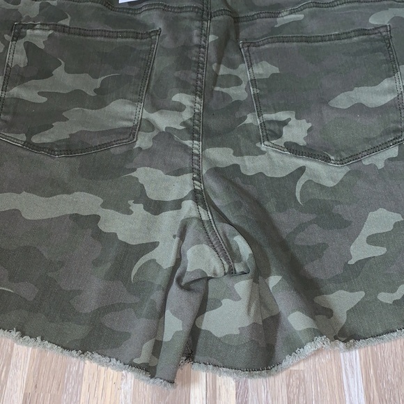 Sonoma camo denim high rise shorts! - Picture 4 of 4
